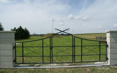 Zakończono fronton ogrodzenia mogiły żołnierzy poległych w 1920 roku w miejscowości Wolica Śniatycka